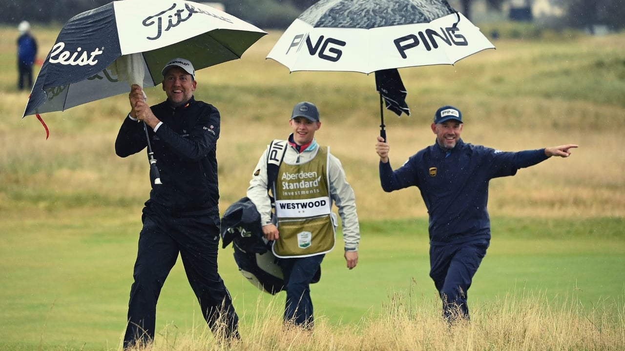 Trotz Sturm und Regen: Ian Poulter und Lee Westwood vergnügten sich am Moving Day der Scottish Open. (Foto: Getty)