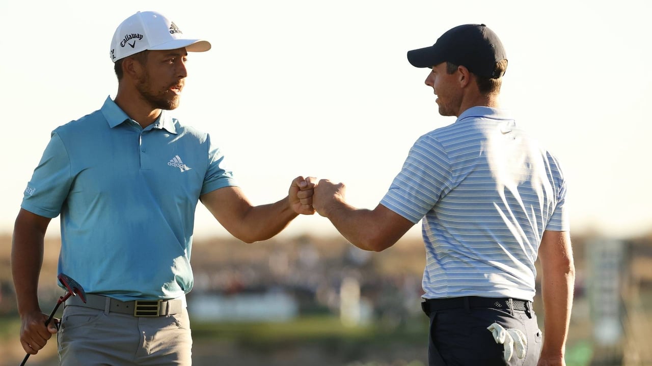 Rory McIlroy gratuliert Xander Schauffele zu einer starken zweiten Runde. (Foto: Getty) Rory McIlroy gratuliert Xander Schauffele zu einer starken zweiten Runde. (Foto: Getty)