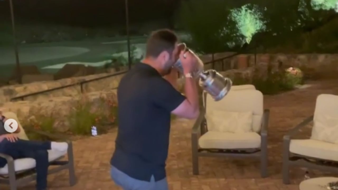 Jon Rahm und sein neuester Schatz, die US Open Trophäe! (Foto: Instagram) Jon Rahm und sein neuester Schatz, die US Open Trophäe! (Foto: Instagram)