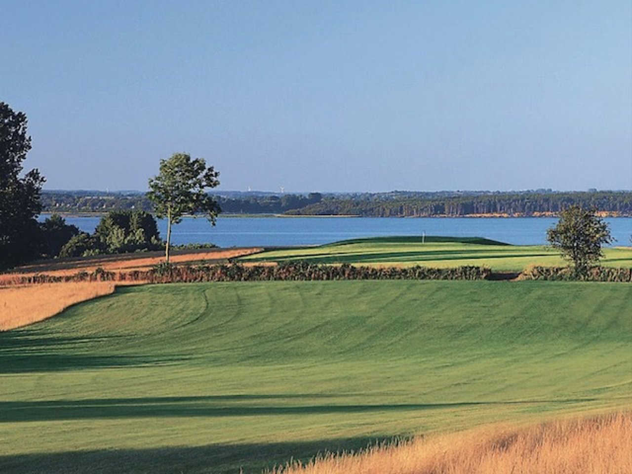 Signature Hole Bahn 7 mit Blick auf die Schlei (Foto: privat) Signature Hole Bahn 7 mit Blick auf die Schlei (Foto: privat)