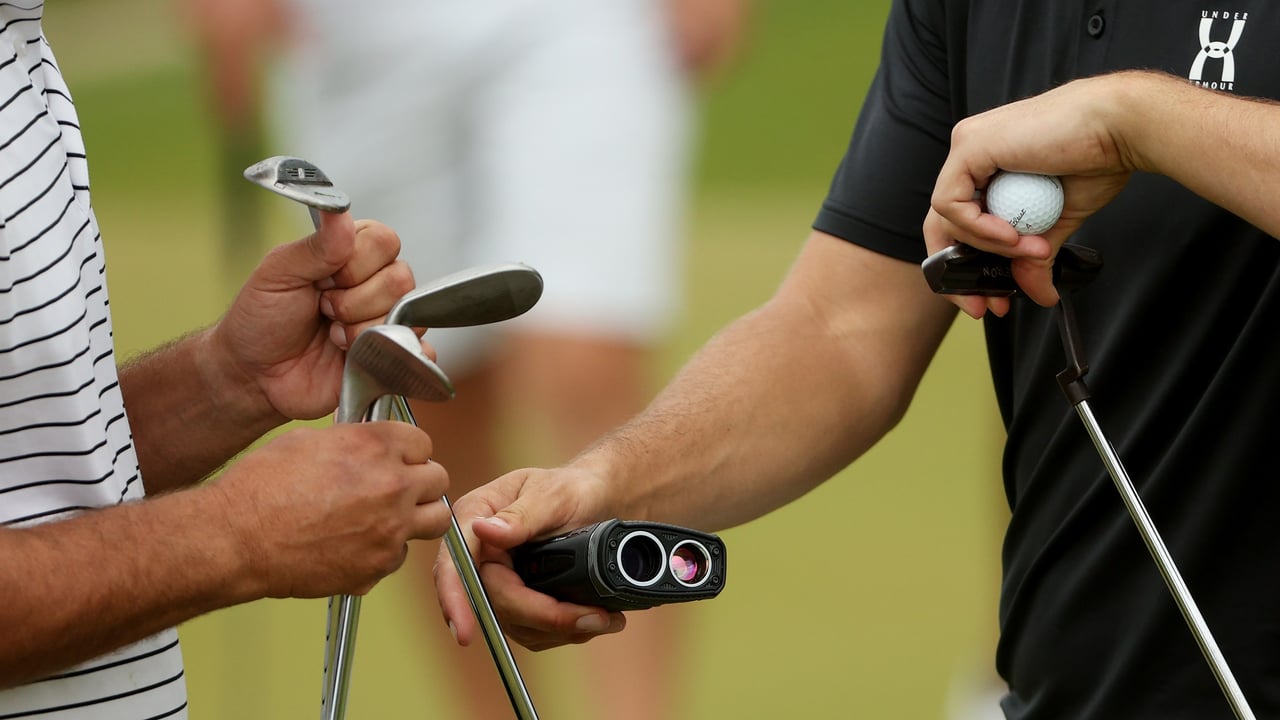 Erstmals erlaubt waren Rangefinder bei der PGA Championship 2021 auf dem Ocean Course des Kiawah Island Resort. (Foto: Getty) Erstmals erlaubt waren Rangefinder bei der PGA Championship 2021 auf dem Ocean Course des Kiawah Island Resort. (Foto: Getty)