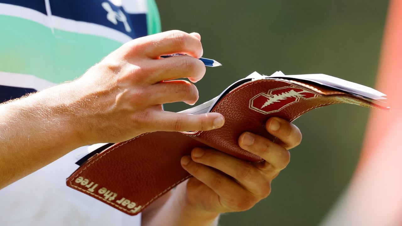 Wichtiger Begleiter: Das Greenbook. (Foto: Getty) Wichtiger Begleiter: Das Greenbook. (Foto: Getty)