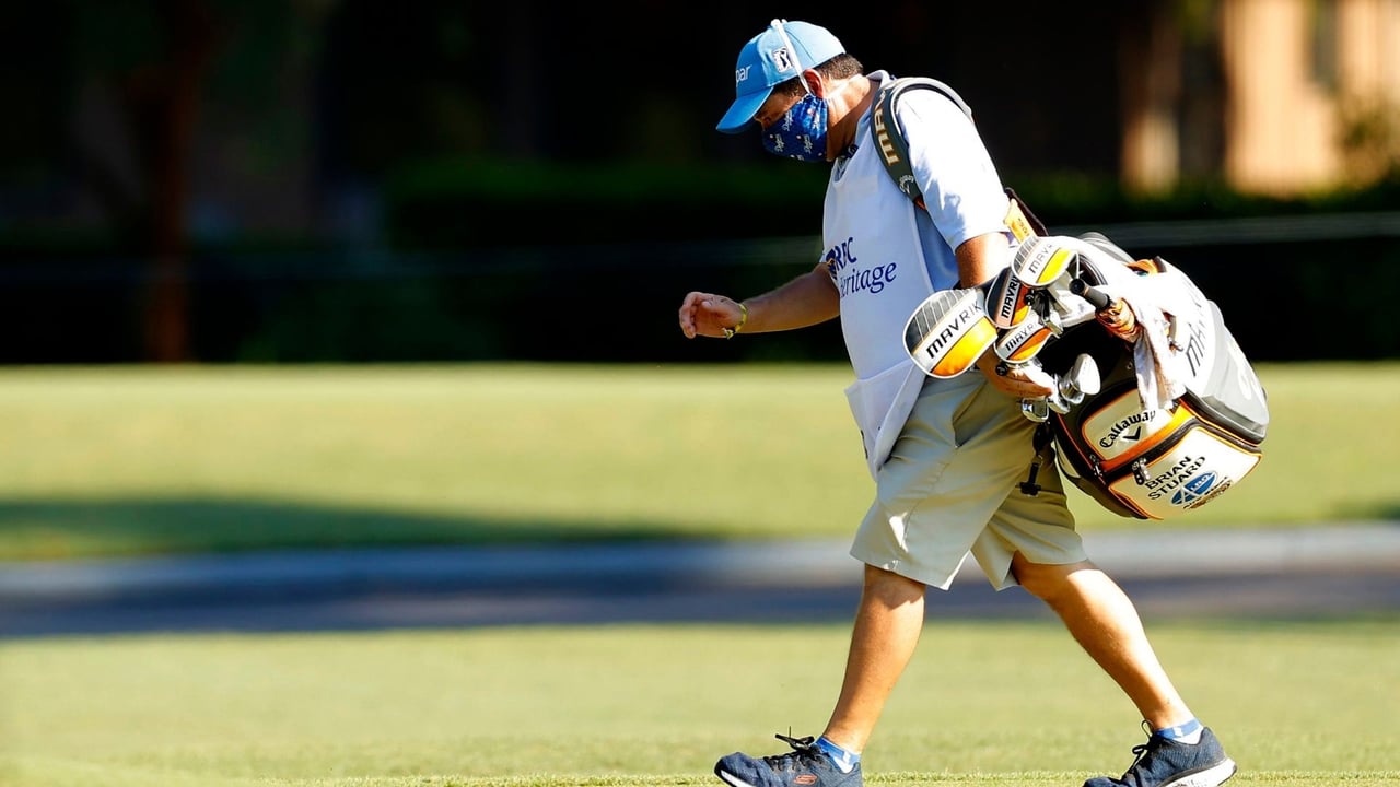Todd Montoya, hier am Bag von Brian Stuard, ist der erste Caddie der PGA Tour, der offen mit seiner Homsexualität umgeht. (Foto: Getty) Todd Montoya, hier am Bag von Brian Stuard, ist der erste Caddie der PGA Tour, der offen mit seiner Homsexualität umgeht. (Foto: Getty)