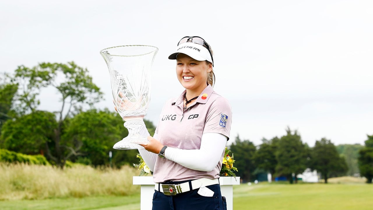 Brooke Henderson mit ihrer elften Trophäe der LPGA Tour. (Foto: Getty) Brooke Henderson mit ihrer elften Trophäe der LPGA Tour. (Foto: Getty)