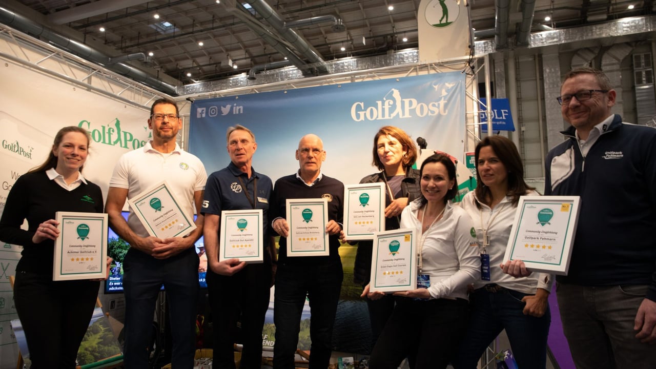 Einigen Golf Clubs konnte auf der Hanse Golf der Golf Post Community Award überreicht werden. Herzlichen Glückwunsch! (Foto: Golf Post) Einigen Golf Clubs konnte auf der Hanse Golf der Golf Post Community Award überreicht werden. Herzlichen Glückwunsch! (Foto: Golf Post)
