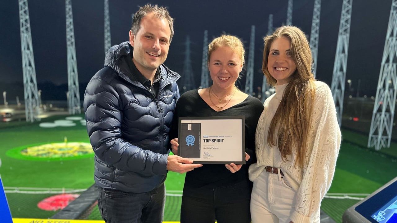 Foto v.l.n.r.: Matthias Geraats (GolfCity), Sarah Stiffel (GolfCity), Kate Selwent (Toptracer Europe) (Foto: GolfCity Köln Pulheim) Foto v.l.n.r.: Matthias Geraats (GolfCity), Sarah Stiffel (GolfCity), Kate Selwent (Toptracer Europe) (Foto: GolfCity Köln Pulheim)