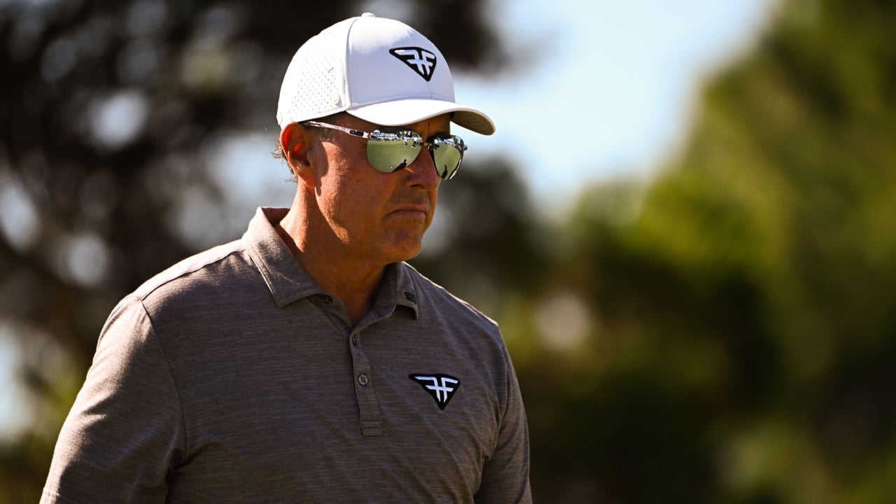 Phil Mickelson ist nur einer der wenigen LIV Golf Spieler, die sich über die Vergabe der Weltranglistenpunkte beschweren. (Foto: Getty) Phil Mickelson ist nur einer der wenigen LIV Golf Spieler, die sich über die Vergabe der Weltranglistenpunkte beschweren. (Foto: Getty)