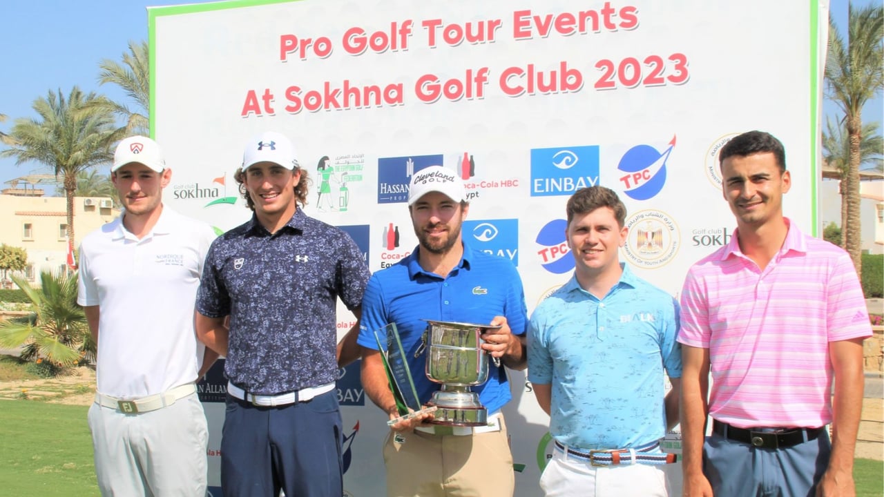 Antoine Pouguet, Cédric Gugler, Andoni Etchenqiue, Timo Vahlenkamp und Tom Santa (v. l.) bei der Siegerehrung. EINBAY Red Sea Open 2023 (Foto: ProGolfTour)