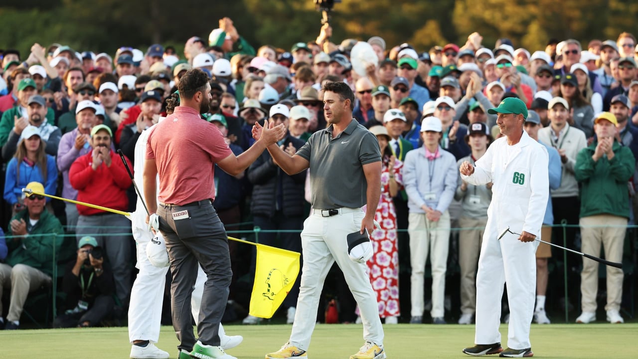 Brooks Koepka gratuliert Jon Rahm zum Sieg beim US Masters 2023 (Foto: Getty) Brooks Koepka gratuliert Jon Rahm zum Sieg beim US Masters 2023 (Foto: Getty)