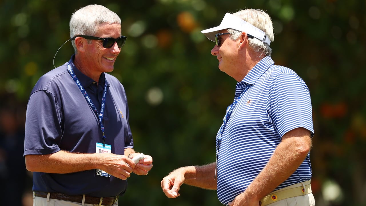 Jimmy Dunne, hier im Gespräch mit PGA Tour Commissioner Jay Monahan, war einer der Köpfe hinter dem Deal mit dem saudi-arabischen Staatsfond PIF. (Quelle: Getty) Jimmy Dunne, hier im Gespräch mit PGA Tour Commissioner Jay Monahan, war einer der Köpfe hinter dem Deal mit dem saudi-arabischen Staatsfond PIF. (Quelle: Getty)