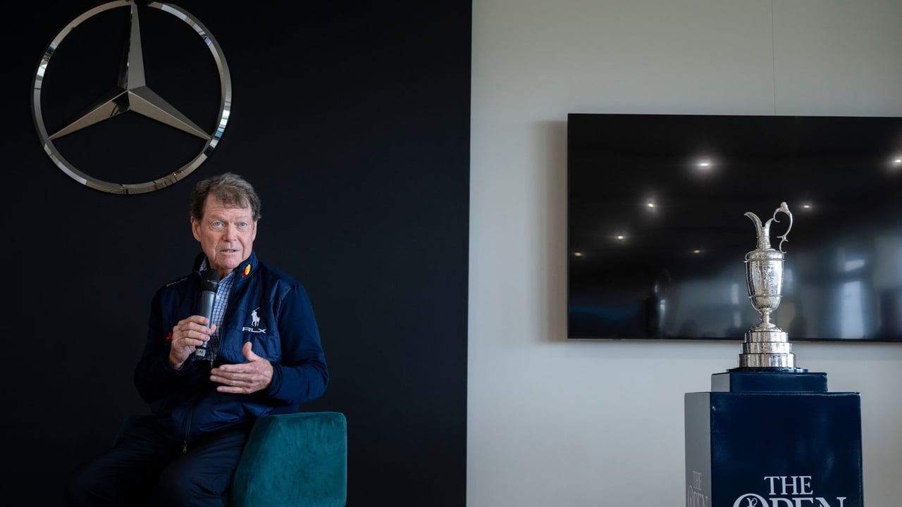 Tom Watson, hier bei einem Talk von Mercedes-Benz bei der British Open 2023, gewann das Turnier fünf Mal. (Foto: Stefan von Stengel / Mercedes-Benz) Tom Watson, hier bei einem Talk von Mercedes-Benz bei der British Open 2023, gewann das Turnier fünf Mal. (Foto: Stefan von Stengel / Mercedes-Benz)