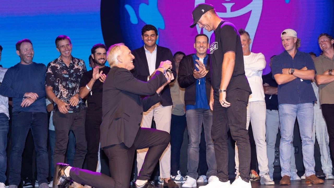 Greg Norman bei der Siegerehrung der Einzelwertung der LIV Golf League. (Foto: twitter.com/@SharkGregNorman) Greg Norman bei der Siegerehrung der Einzelwertung der LIV Golf League. (Foto: twitter.com/@SharkGregNorman)