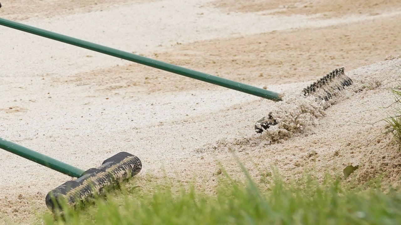 Oft genug eine schwere Aufgabe: So sehen die Golfregeln für das Bunkerspiel aus. (Foto: Getty) Oft genug eine schwere Aufgabe: So sehen die Golfregeln für das Bunkerspiel aus. (Foto: Getty)