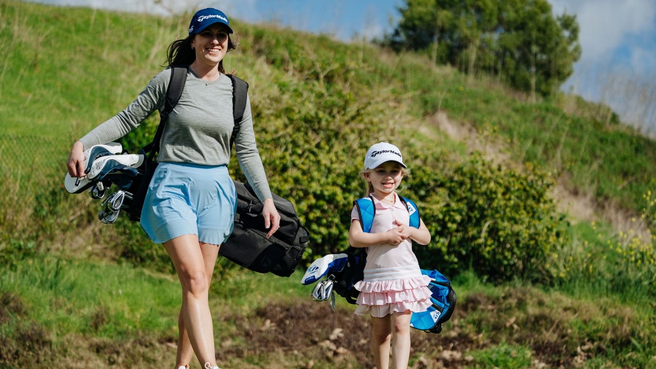 TaylorMade Golf stellt das Team TaylorMade Junior Set vor. (Foto: TaylorMade Golf) TaylorMade Golf stellt das Team TaylorMade Junior Set vor. (Foto: TaylorMade Golf)