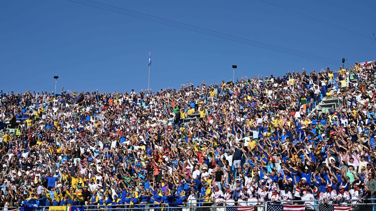 Auch wenn bei einem kleinem Lokalturnier weit weniger Zuschauer vor Ort sind als beim Ryder Cup, kann der Druck für den Spieler oder die Spielerin ähnlich hoch sein. Das Mysterium Turnier erklärt Steffens Bents.(Quelle: Getty) Auch wenn bei einem kleinem Lokalturnier weit weniger Zuschauer vor Ort sind als beim Ryder Cup, kann der Druck für den Spieler oder die Spielerin ähnlich hoch sein. Das Mysterium Turnier erklärt Steffens Bents.(Quelle: Getty)