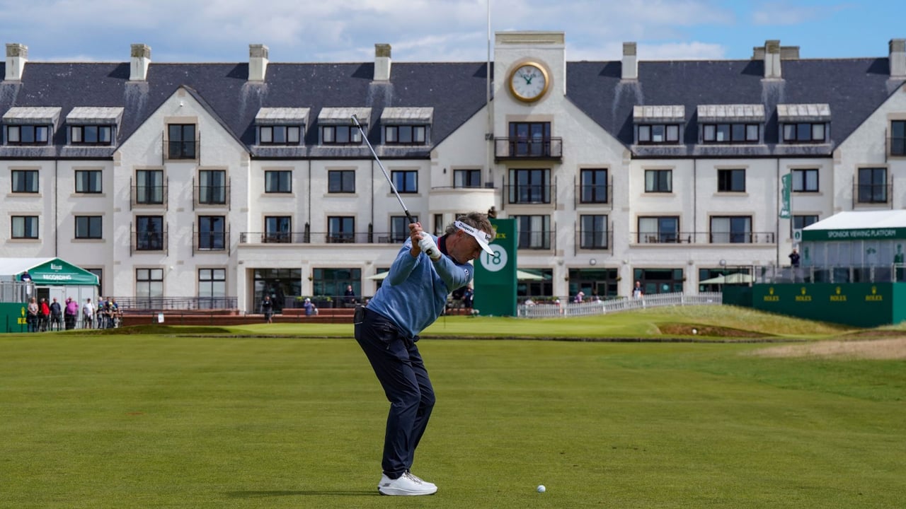Bernhard Langer vor der einmaligen Kulisse in Carnoustie. (Foto: Getty) Bernhard Langer vor der einmaligen Kulisse in Carnoustie. (Foto: Getty)