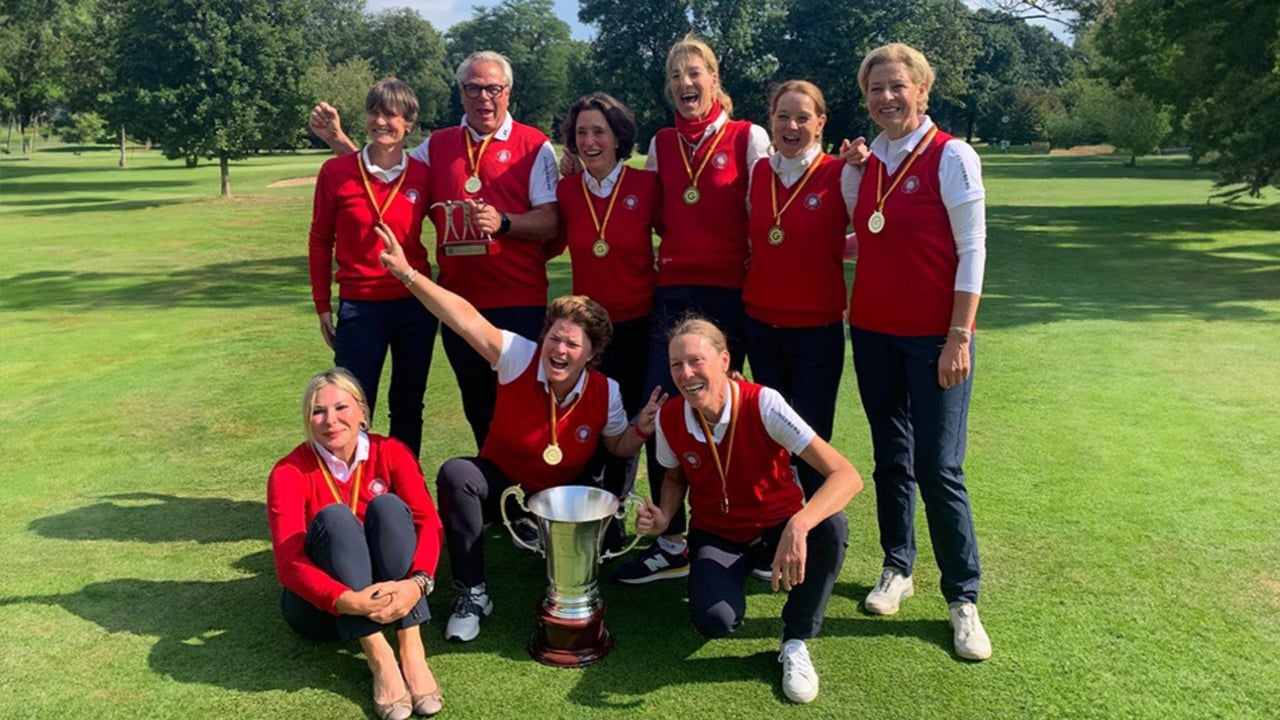 Die Spielerinnen des Krefelder GC haben den Titel des Deutschen Mannschaftsmeisters der AK 50 geholt. (Foto: Langer Sport Marketing) Die Spielerinnen des Krefelder GC haben den Titel des Deutschen Mannschaftsmeisters der AK 50 geholt. (Foto: Langer Sport Marketing)