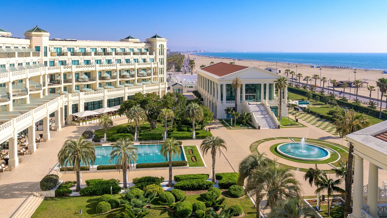 Der Blick auf das Hotel Las Arenas Balneario Resort 5* GL. (Foto: Hotel Las Arenas Balneario) Der Blick auf das Hotel Las Arenas Balneario Resort 5* GL. (Foto: Hotel Las Arenas Balneario)
