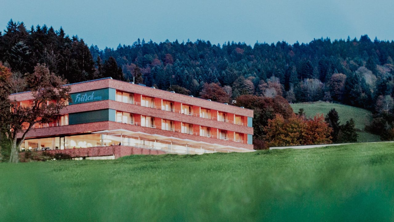 Das MentalSpa Resort Fritsch am Berg bietet einen tollen Blick auf die Alpen und den Bodensee (Foto: Fritsch am Berg). Das MentalSpa Resort Fritsch am Berg bietet einen tollen Blick auf die Alpen und den Bodensee (Foto: Fritsch am Berg).