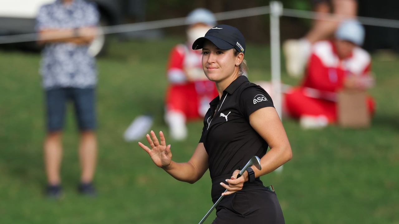 Alle guten Dinge sind drei: Chiara Tamburlini hat allen Grund zum Strahlen. (Foto: flickr.com/ladieseuropeantour) Alle guten Dinge sind drei: Chiara Tamburlini hat allen Grund zum Strahlen. (Foto: flickr.com/ladieseuropeantour)