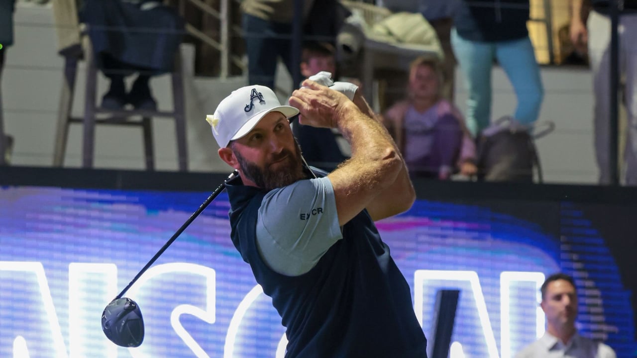 Ungewohntes Bild: Beim LIV Golf Auftaktsevent sieht man Dustin Johnson ohne TaylorMade Kappe - das erste Mal seit 18 Jahren. (Foto: Getty) Ungewohntes Bild: Beim LIV Golf Auftaktsevent sieht man Dustin Johnson ohne TaylorMade Kappe - das erste Mal seit 18 Jahren. (Foto: Getty)