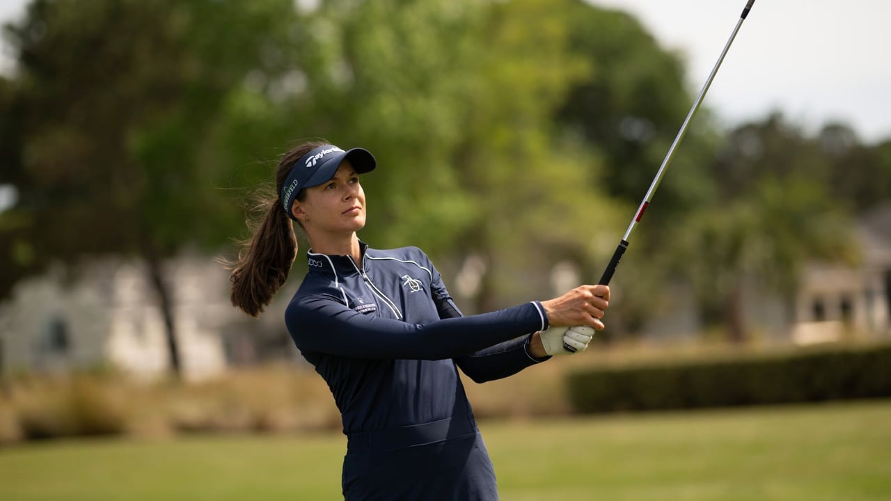 Mentorin mit Medaille: Esther Henseleit begeistert den Nachwuchs beim Amundi German Masters 2025. (Foto: Amundi German Masters)