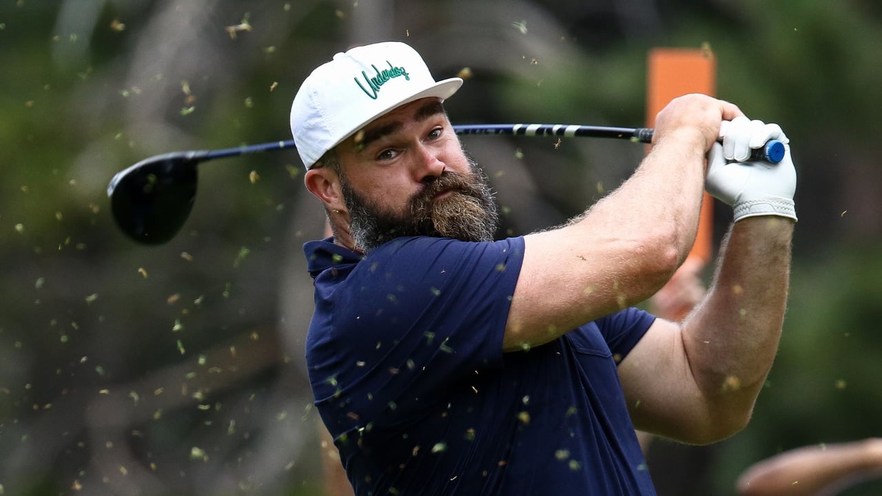 NFL Superstar Jason Kelce bittet um Hilfe bei seinem Schwung (Foto: Getty) NFL Superstar Jason Kelce bittet um Hilfe bei seinem Schwung (Foto: Getty)