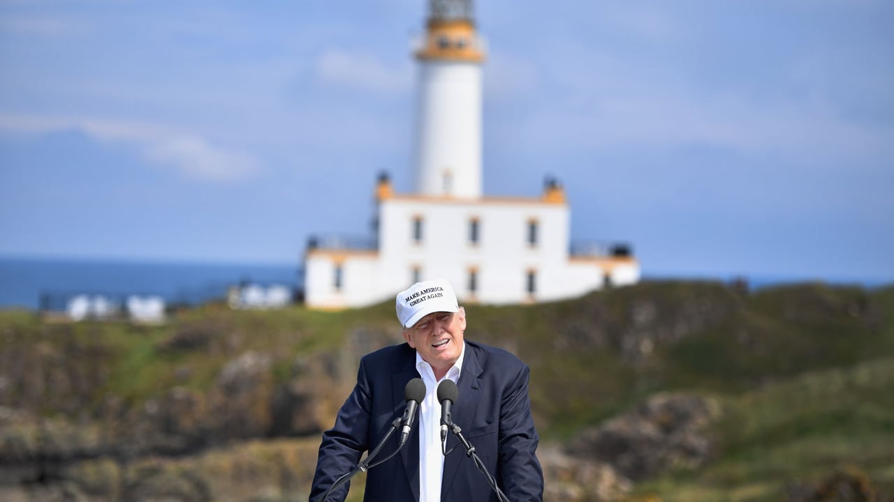 US Präsident Donald Trump beim Besuch seines Golfplatzes in Turnberry. (Foto: Getty)