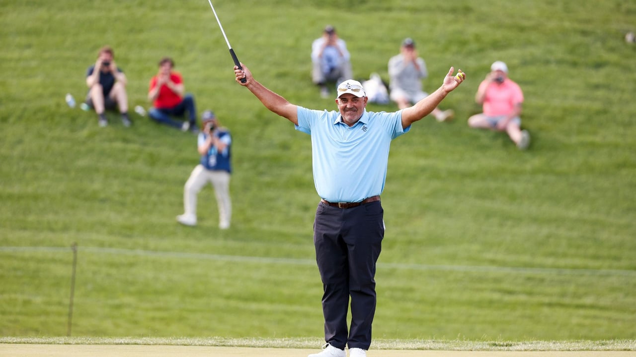 Ángel Cabrera feiert seinen Sieg bei der Senior PGA Championship 2025 (Foto: getty) Ángel Cabrera feiert seinen Sieg bei der Senior PGA Championship 2025 (Foto: getty)