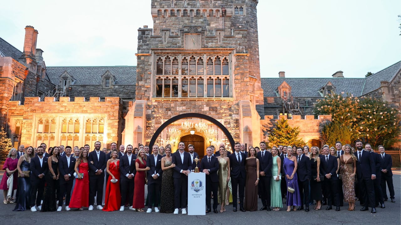 Gruppenfoto der Ryder Cup-Teams 2025 mit ihren Partnerinnen. (Foto: Getty)