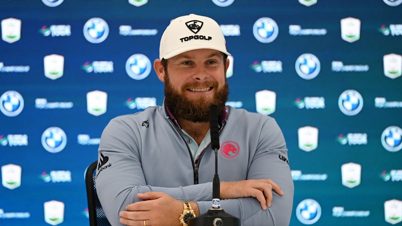 Tyrrell Hatton während einer Pressekonferenz über seine Feierlaune. (Foto: Getty) Tyrrell Hatton während einer Pressekonferenz über seine Feierlaune. (Foto: Getty)