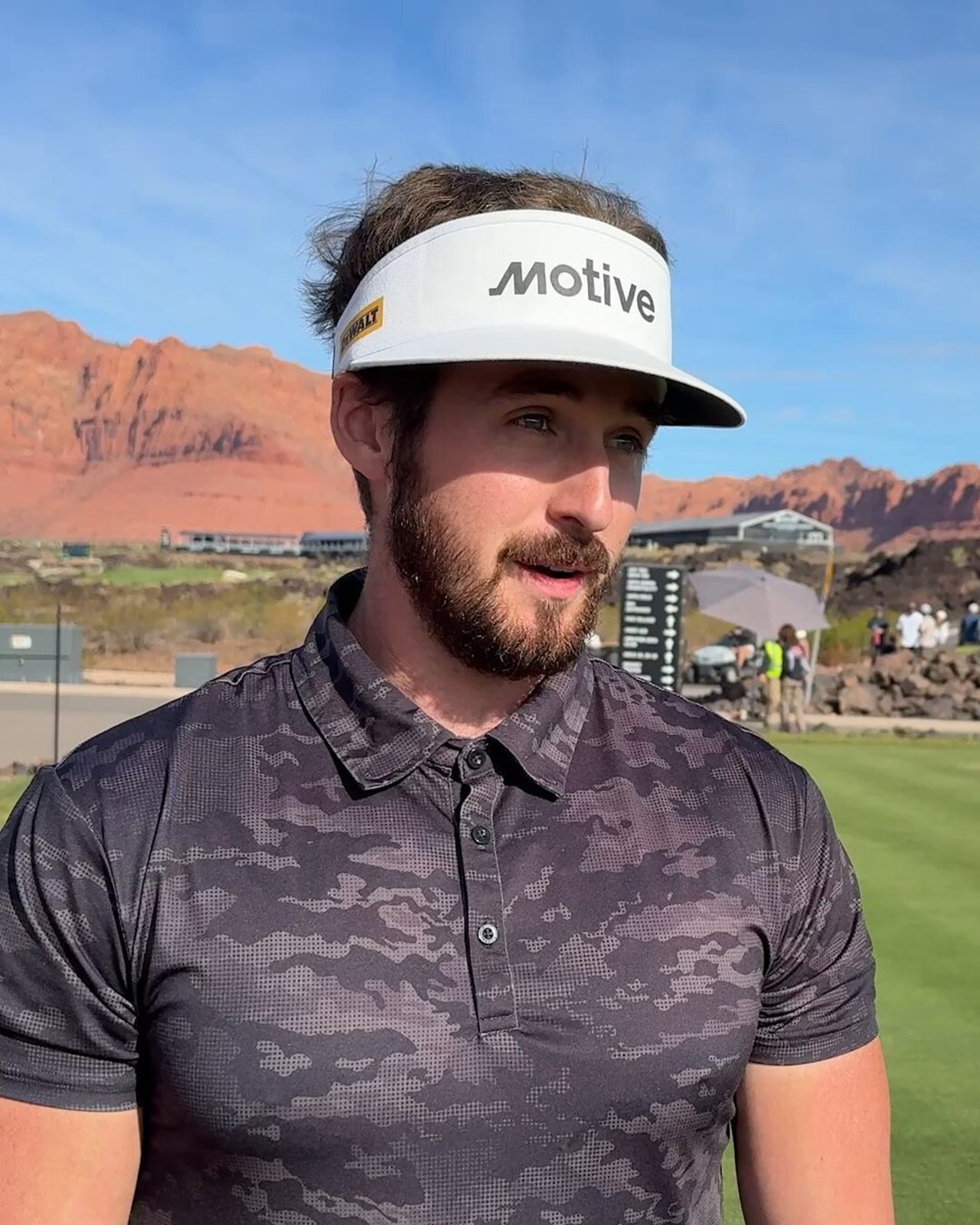 Fan macht 20 Liegestütze pro Schlag von Jason Day bei der PGA TOUR - (@PGATOUR) Fan macht 20 Liegestütze pro Schlag von Jason Day bei der PGA TOUR - (@PGATOUR)