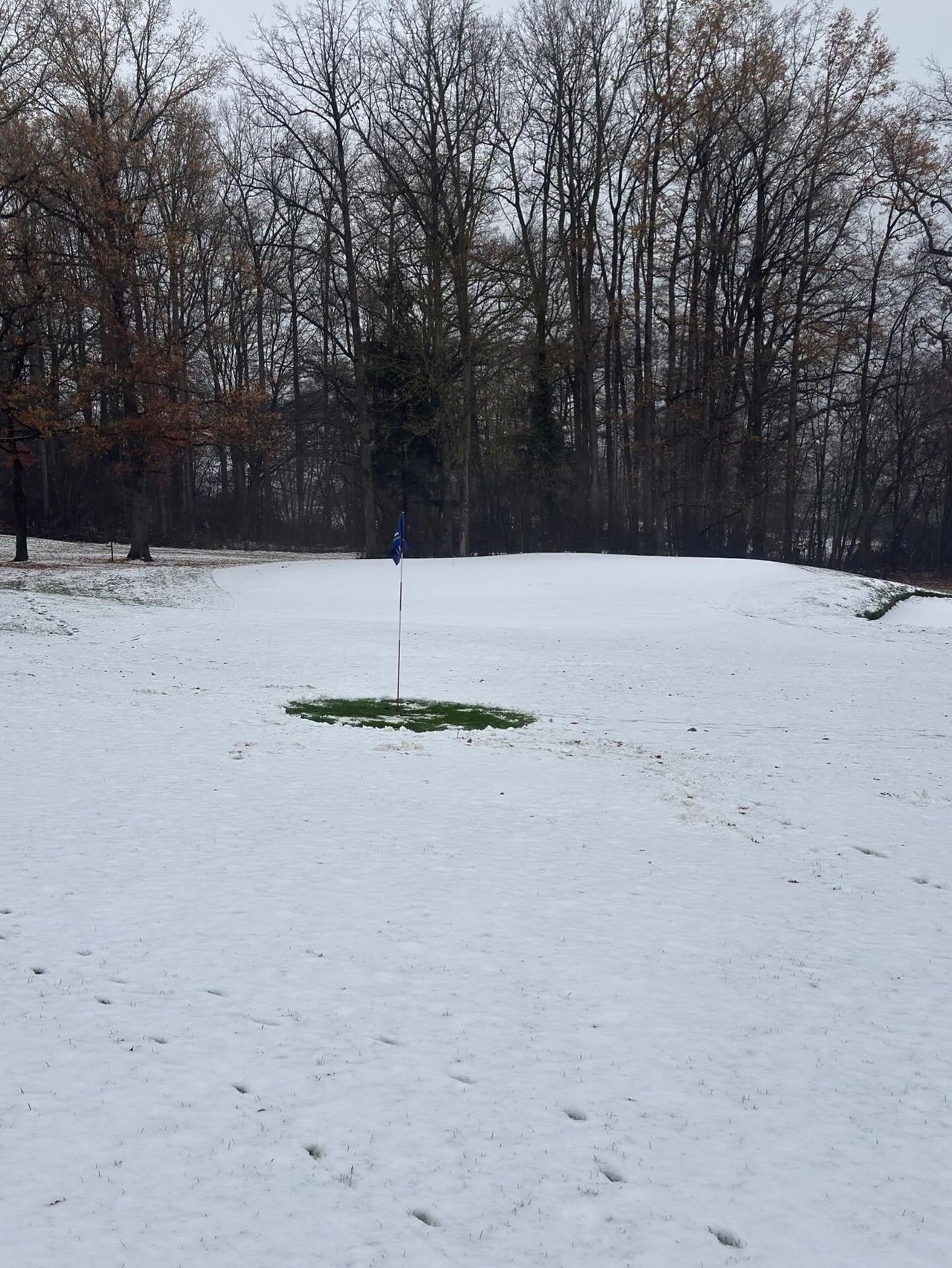 https://www.instagram.com/golfclub_oberfranken/Wintergrüns im Golfclub Oberfranken schützen den Platz