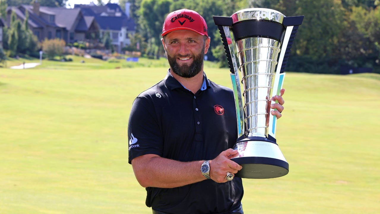 Jon Rahm konnte diese Saison zum zweiten Mal in Folge den Gesamtsieg bei der LIV Golf Tour einfahren und dabei ordentlich Preisgeld gewinnen (Foto: Getty)