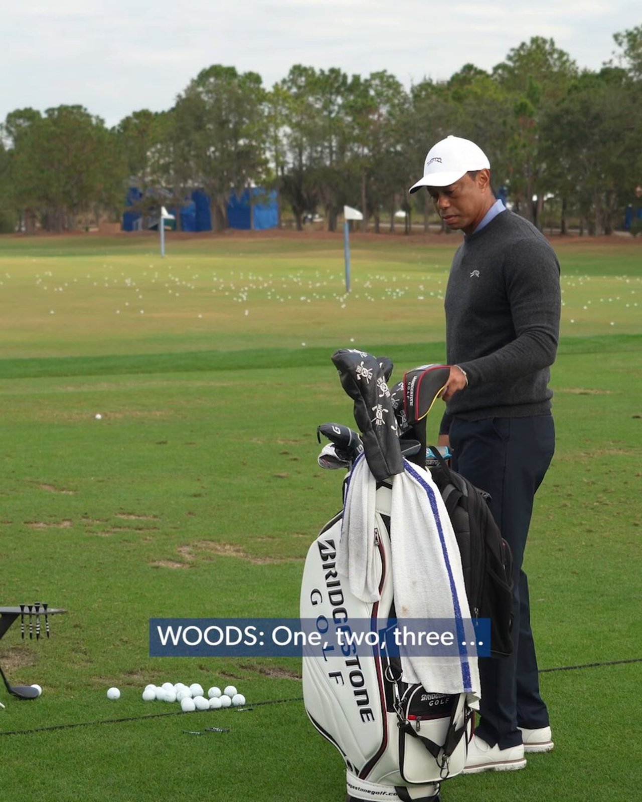 Tiger Woods staunt über Fred Couples‘ große Schläger-Auswahl beim PNC Championship - (@ChampionsTour)