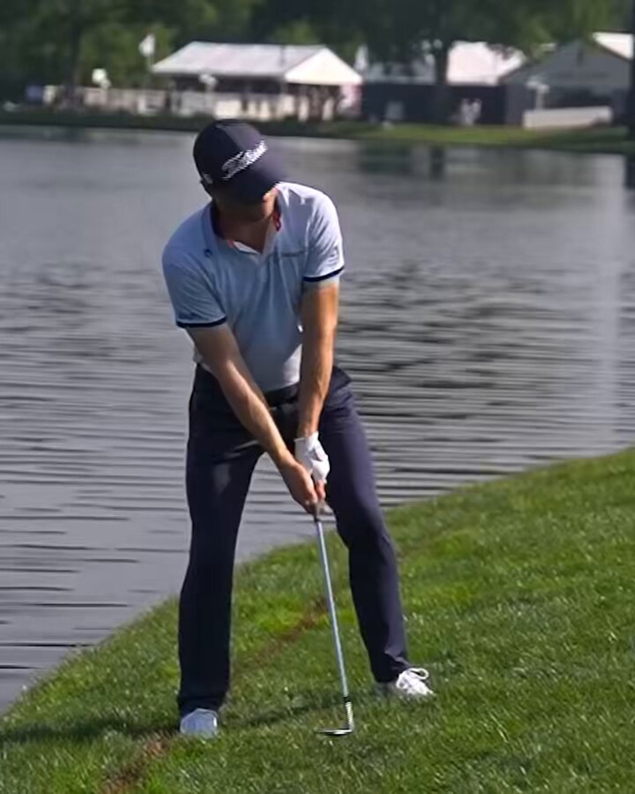 Justin Thomas zeigt perfekte Pitch-Technik im kurzen Spiel - (@PGA)