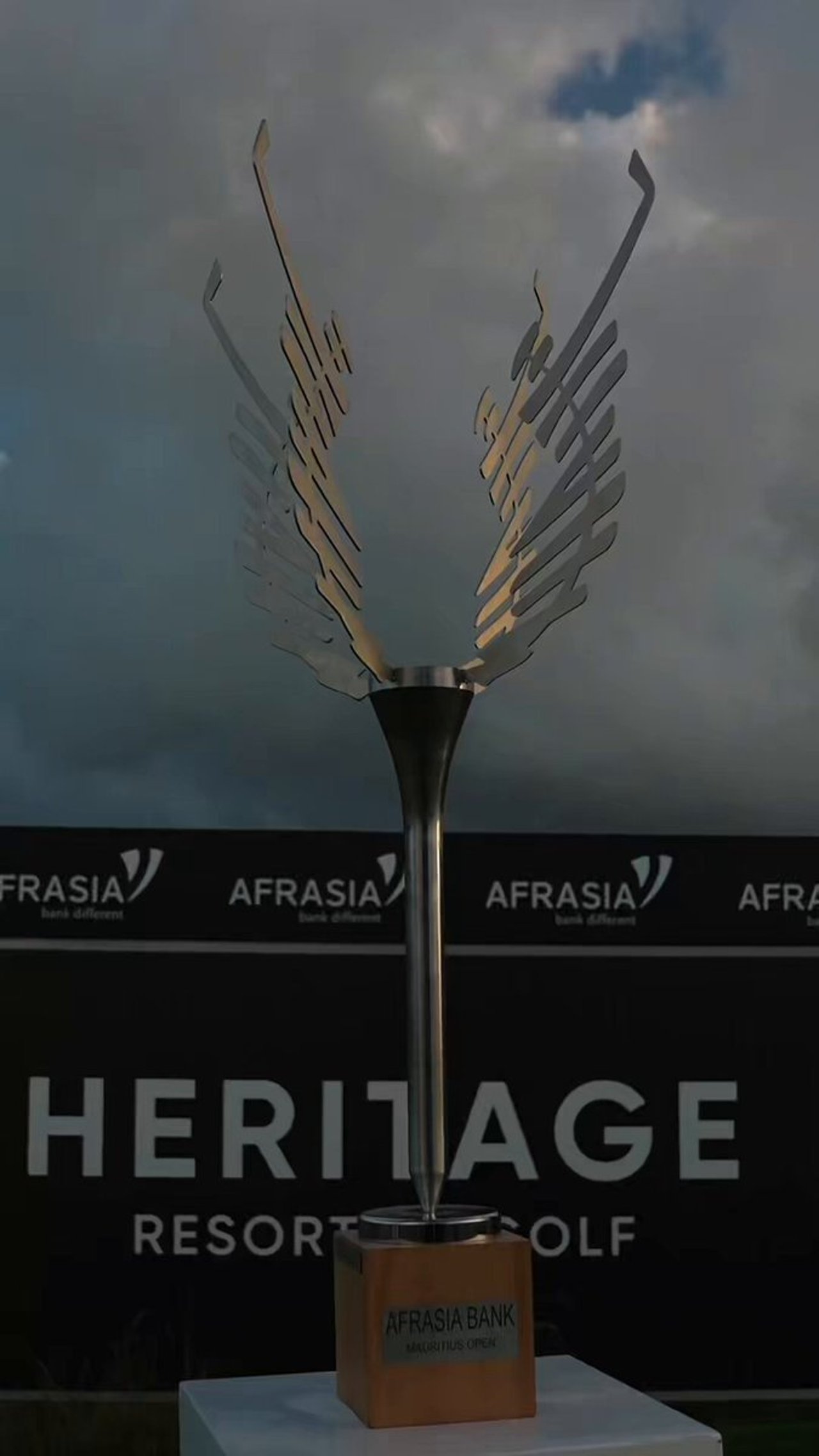 AfrAsia Bank Mauritius Open 2025 startet mit feierlichem Abschlag - (@Sunshine_Tour)