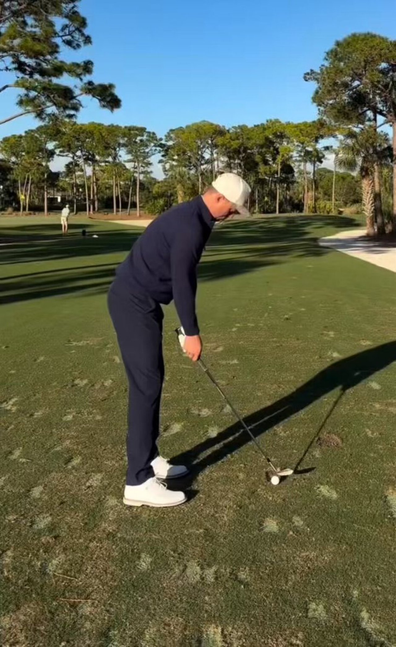 Justin Thomas zeigt Fortschritte nach Rücken-OP mit vollen Schwüngen - (@NUCLRGOLF)