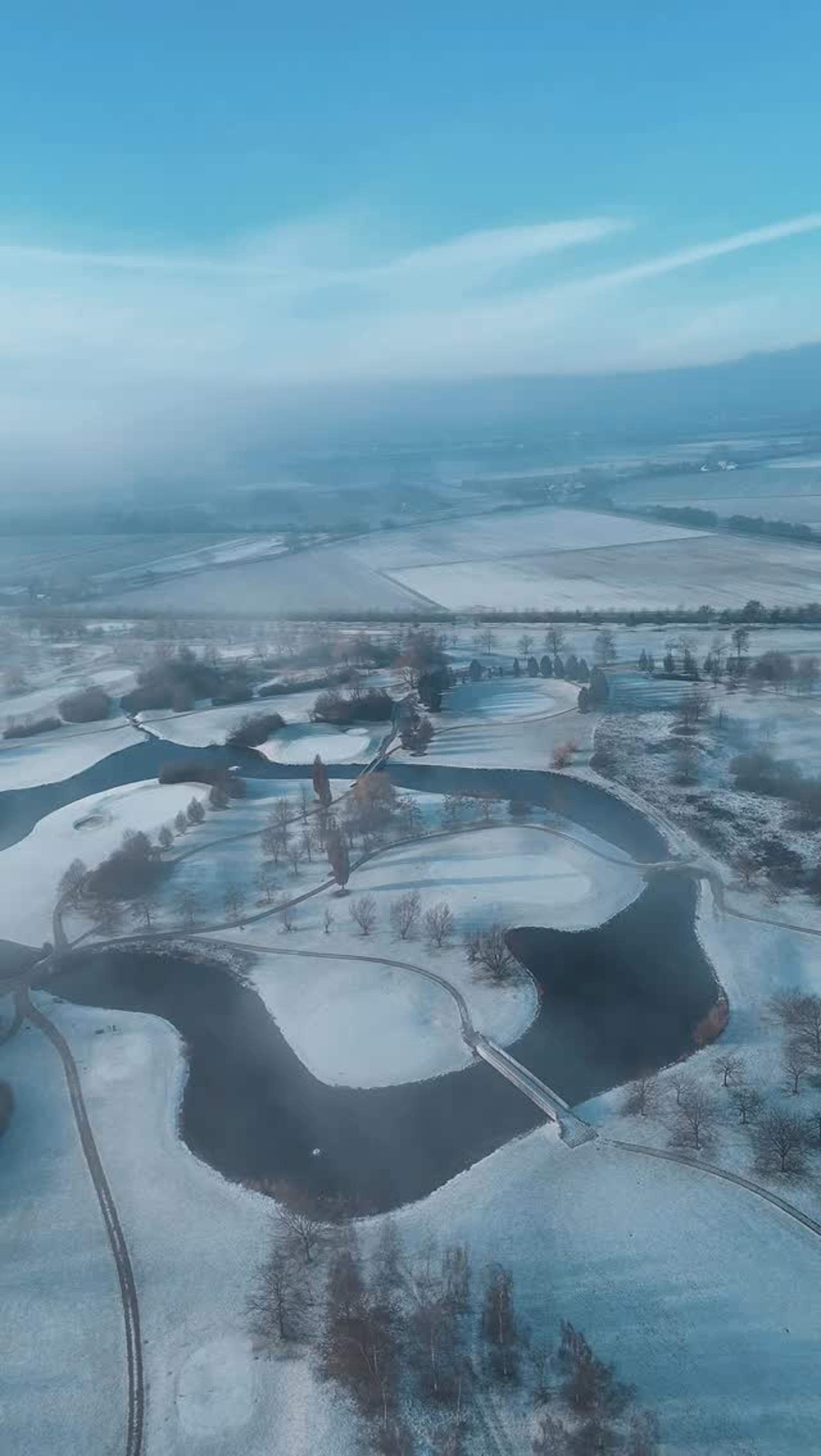 https://www.instagram.com/golf_absolute/Winterliche Drohnenaufnahmen im Golfresort Gernsheim begeistern mit magischem Licht