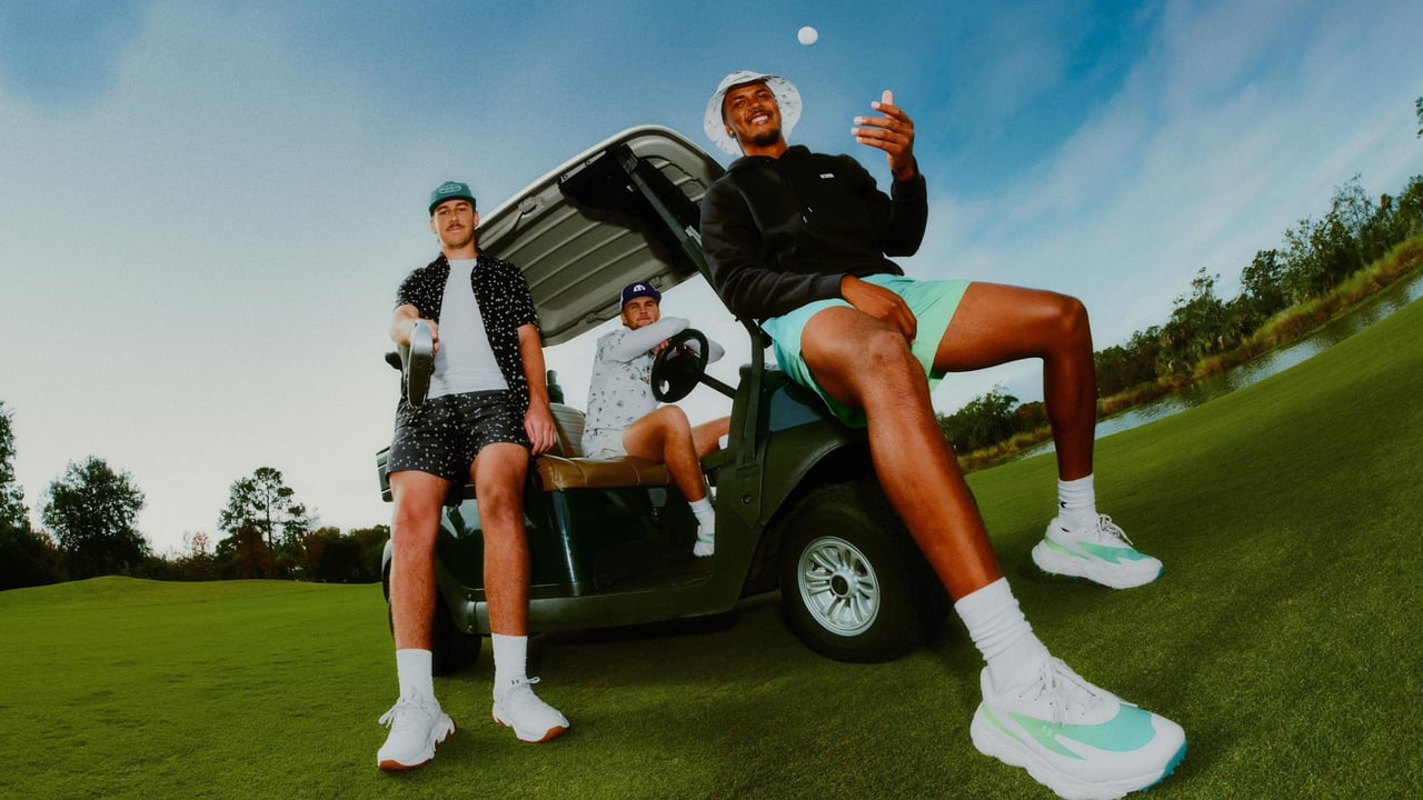 Under Armour verbindet in der neuen GLF Trip Collection auffällige Reise-Designs mit moderner ArmourDry-Technologie.