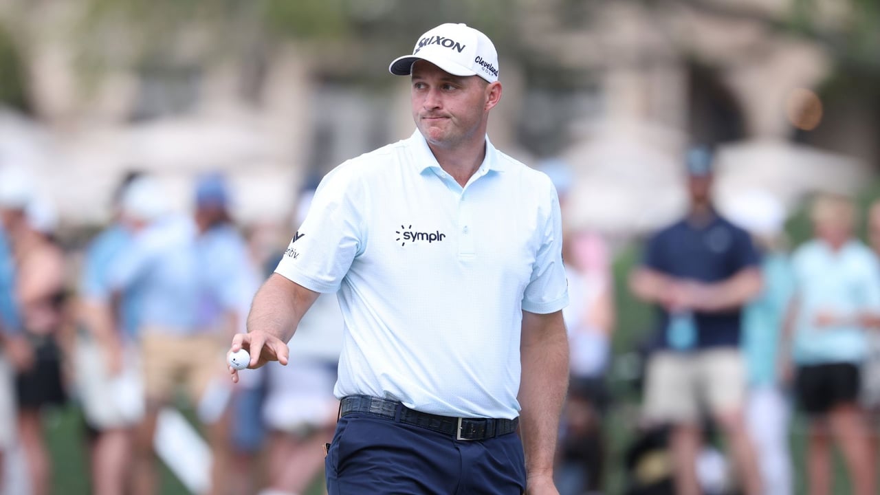 Ein Vogel verhindert beinahe Sepp Strakas Ausrutscher im Wasserhindernis. (Foto: Getty)