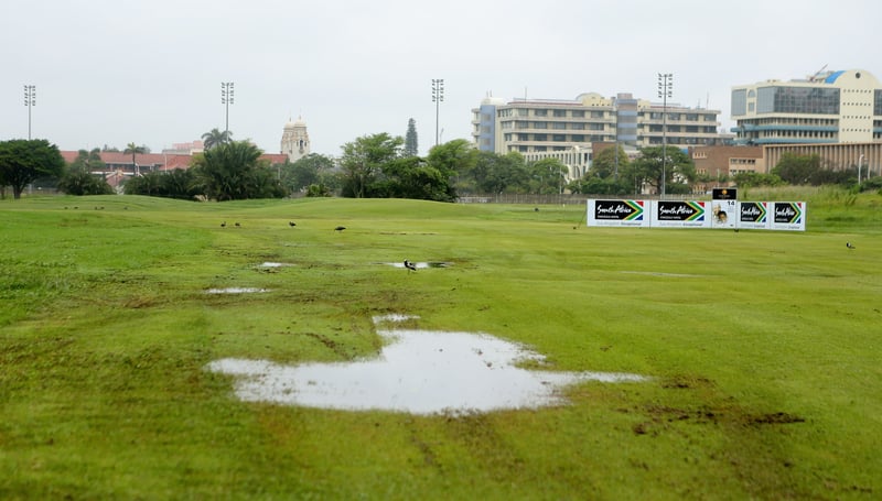 Golf Post - Fairways unter Wasser in Durban