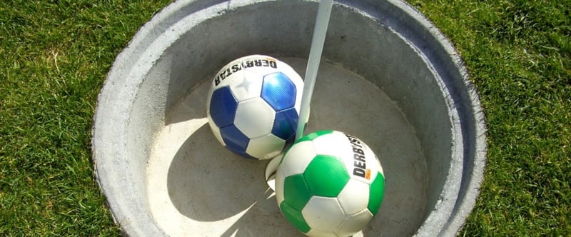 Fußballgolf: Chippen und Putten mit Außen- und Innenrist