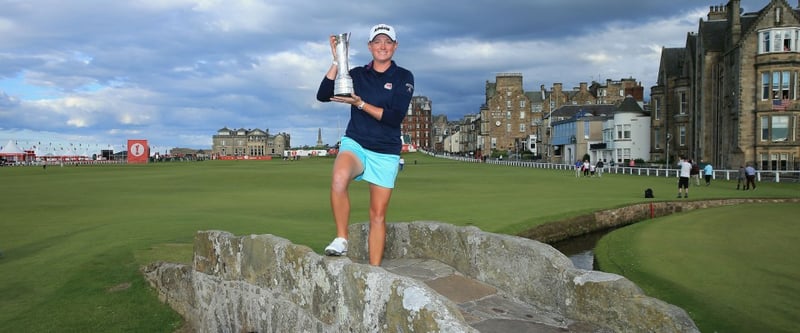 Stacy Lewis und die Trophäe