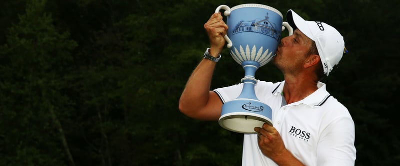 Genießt den Moment - Henrik Stenson gewinnt die Deutsche Bank Championship. (Foto: Getty)