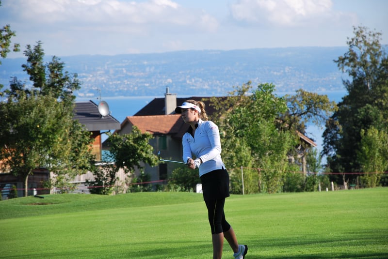 Sandra Gal vor traumhafter Kulisse beim Evian Championship am Genfer See