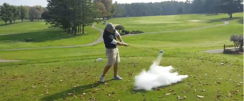 Golfvideo: Starker Abschlag – Ball explodiert!