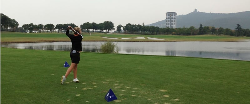 Ann-Kathrin Lindner liegt nach dem ersten Tag der Hero Women's Indian Open einen schlag hinter Nina Holleder.