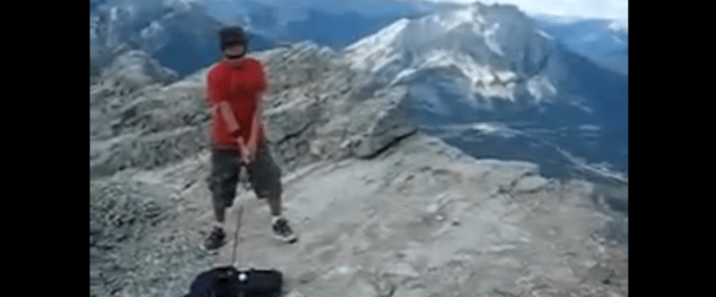 Golfvideo: Abschlagen in den Bergen – mit Verlust
