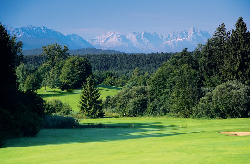 Bei der Golf Post Weihnachtstombola könnt Ihr Euch die Feiertage noch etwas versüßen. Wir verlosen unter anderem Greenfee-Gutscheine für den Golfplatz Iffeldorf.